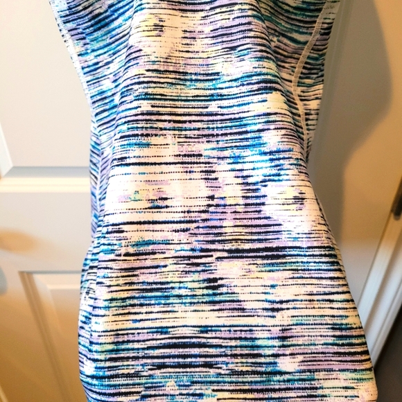 Lululemon tank, size 6 - Picture 6 of 9